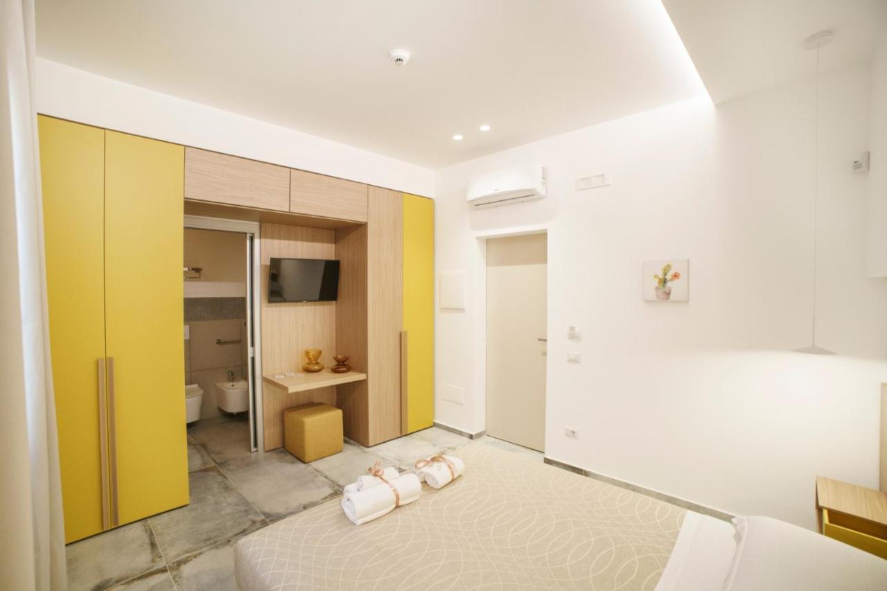 Oasi Del Golfo Suites B&B カステッランマーレ・デル・ゴルフォ エクステリア 写真